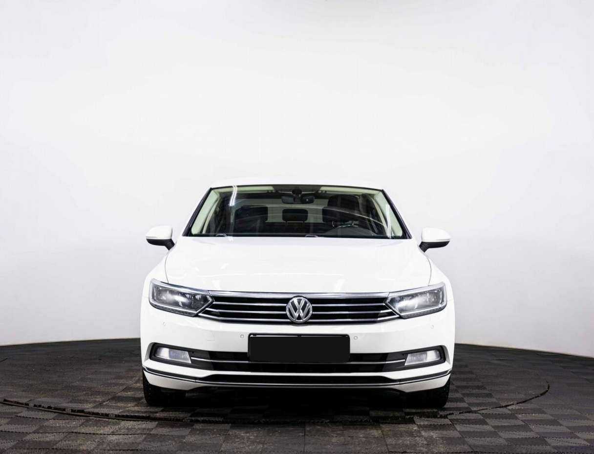 Volkswagen Passat, 2016 - фото №2