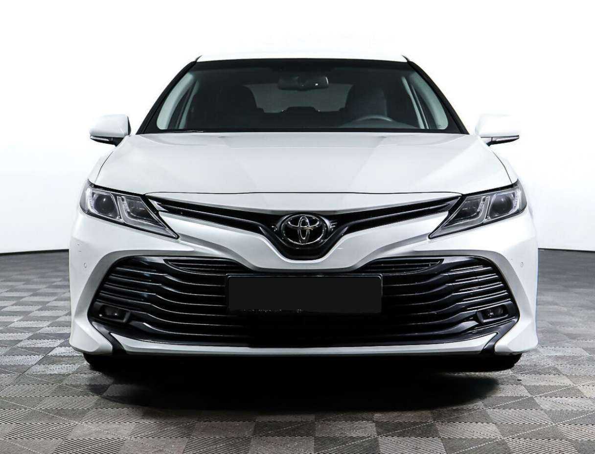 Toyota Camry, 2020 - фото №2
