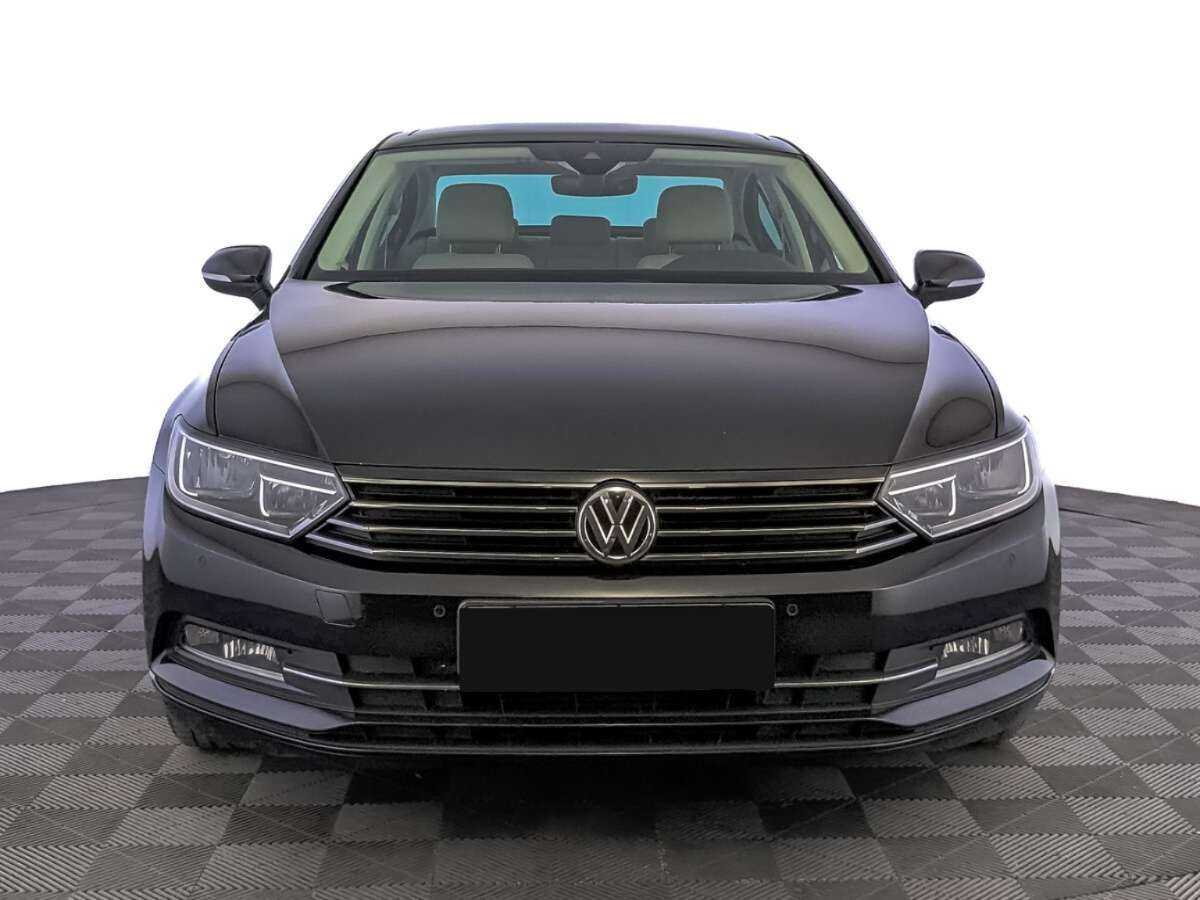 Volkswagen Passat, 2018 - фото №2
