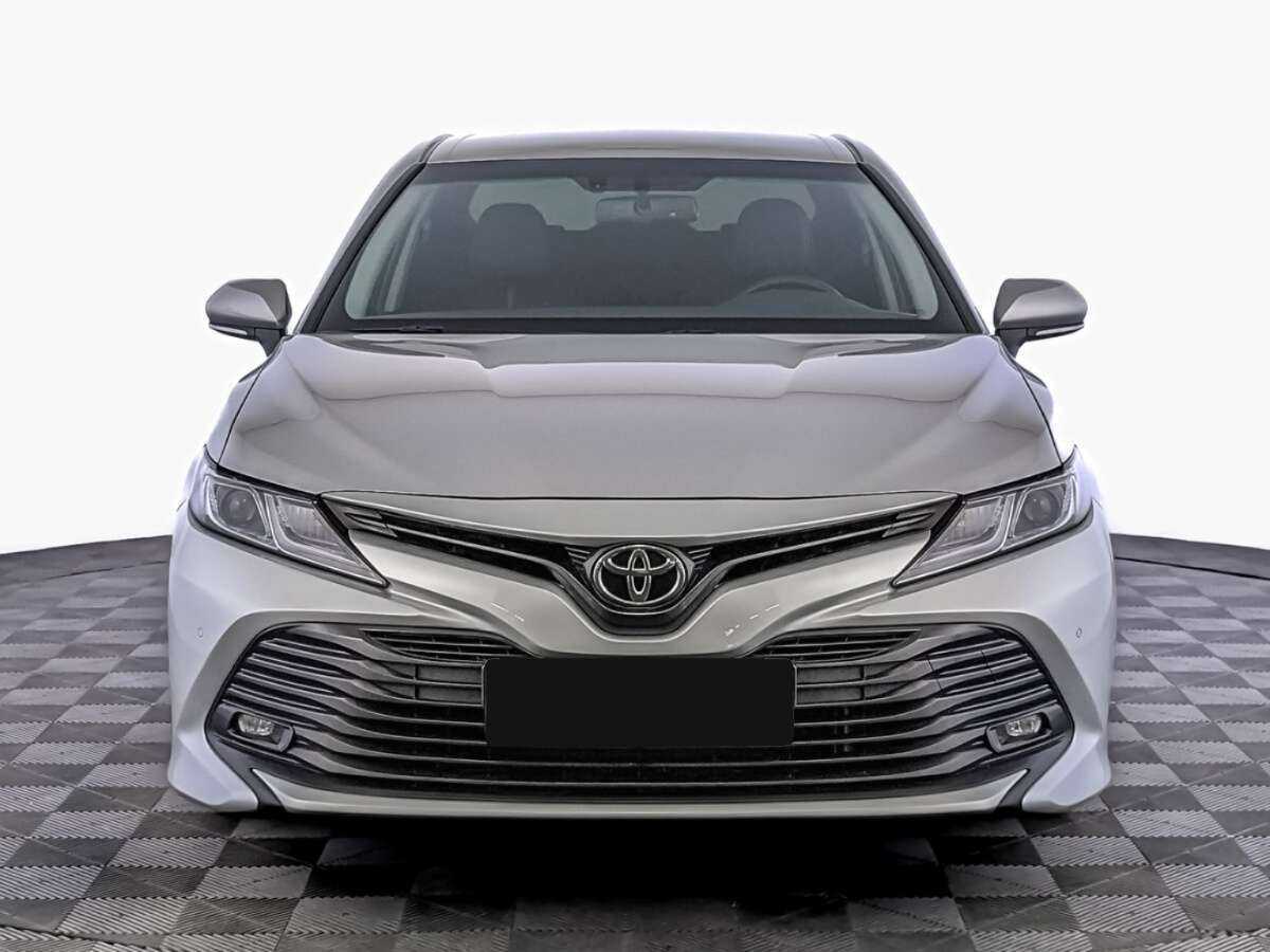 Toyota Camry, 2020 - фото №2