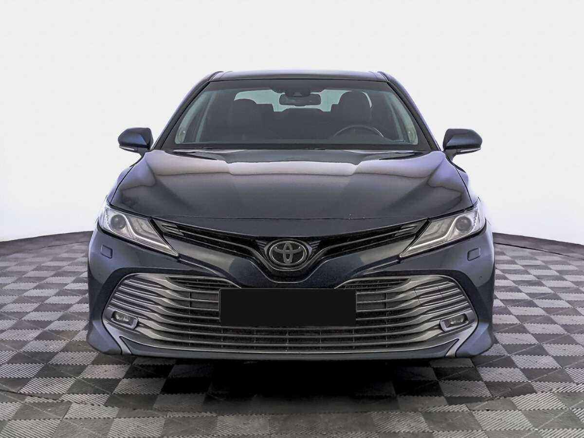 Toyota Camry, 2018 - фото №2