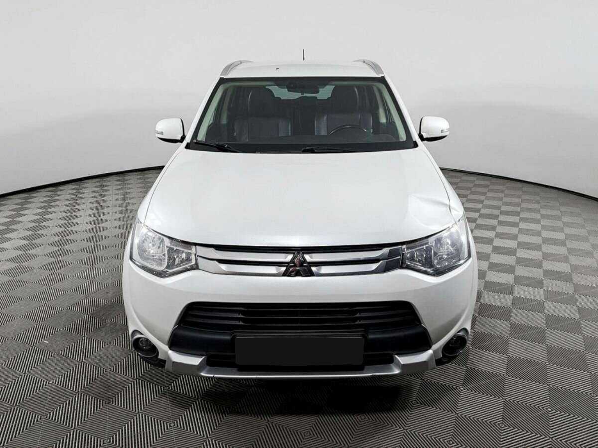 Mitsubishi Outlander, 2014 - фото №2