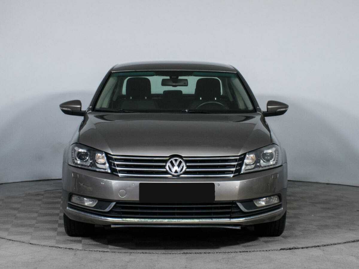 Volkswagen Passat, 2012 - фото №2