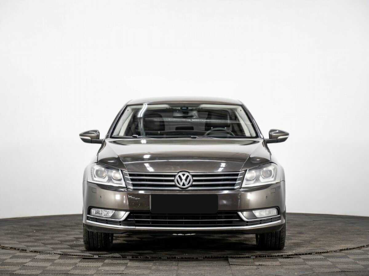 Volkswagen Passat, 2012 - фото №2