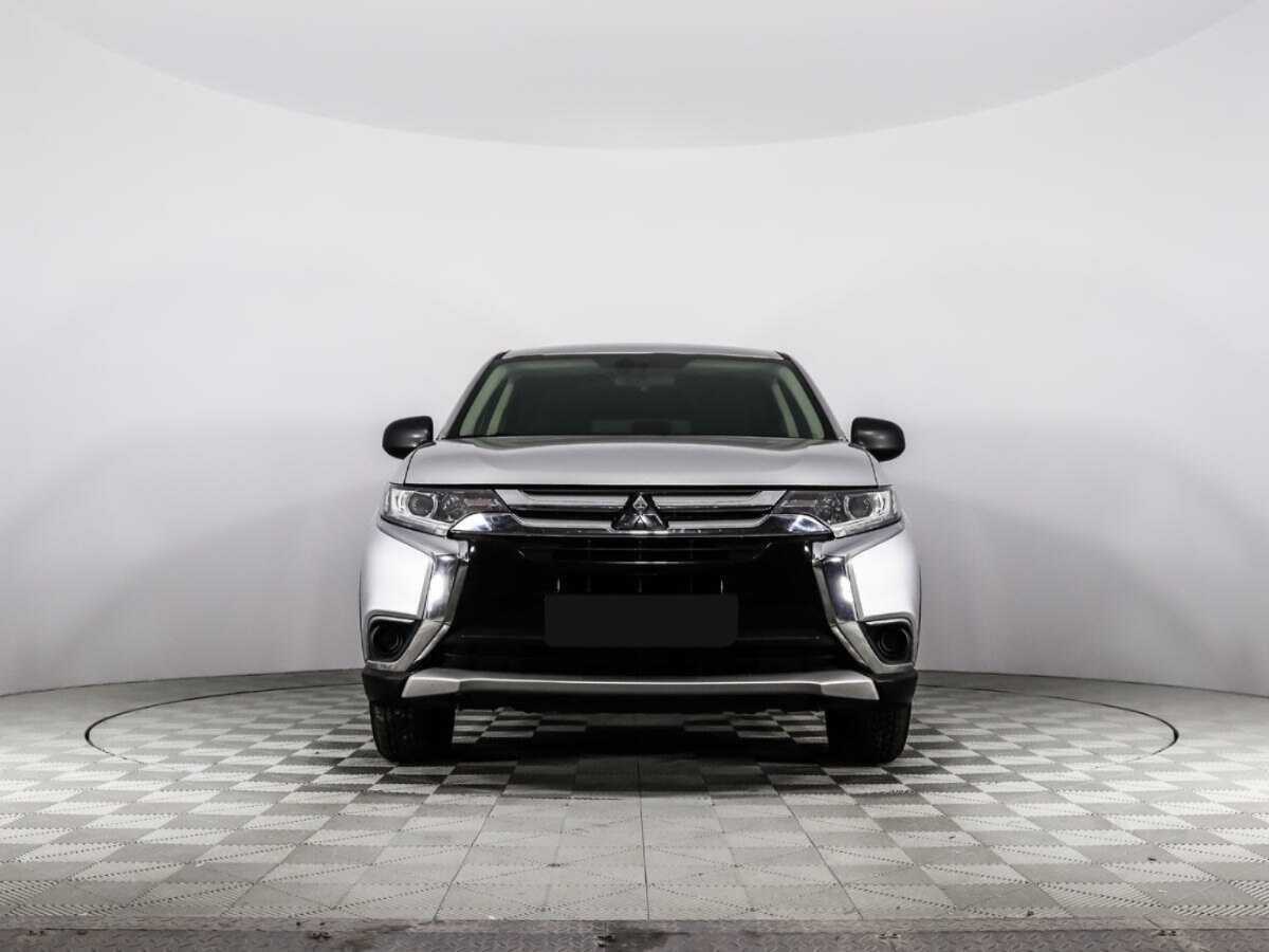 Mitsubishi Outlander, 2018 - фото №2