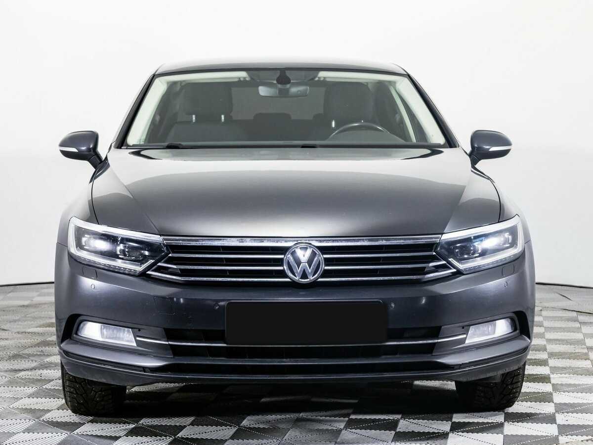 Volkswagen Passat, 2018 - фото №2