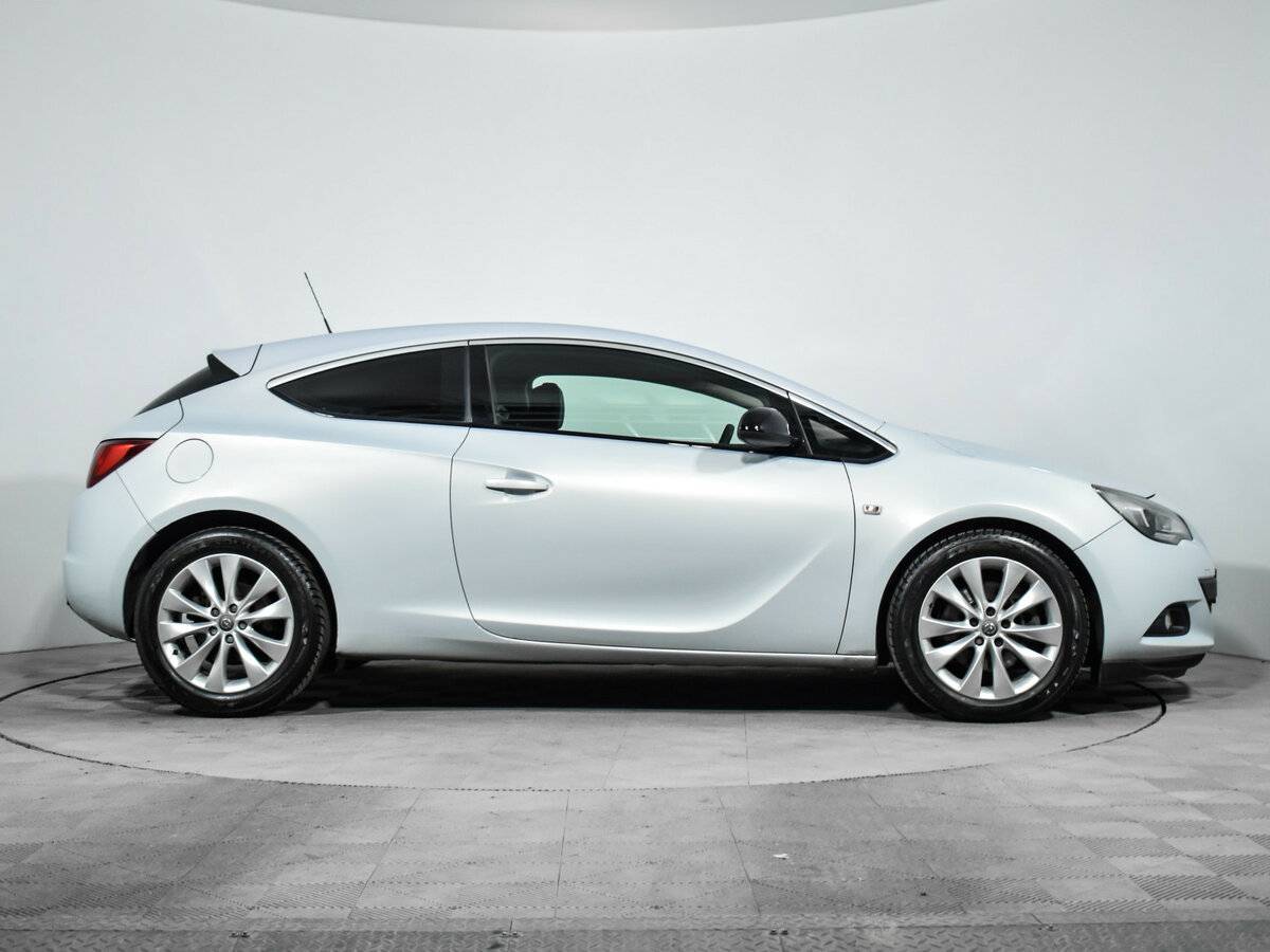 Opel Astra GTC, 2012 - фото №4