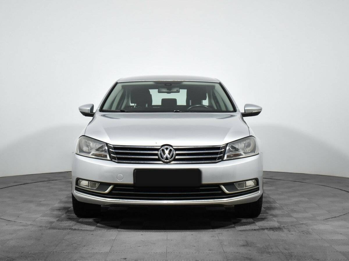 Volkswagen Passat, 2012 - фото №2